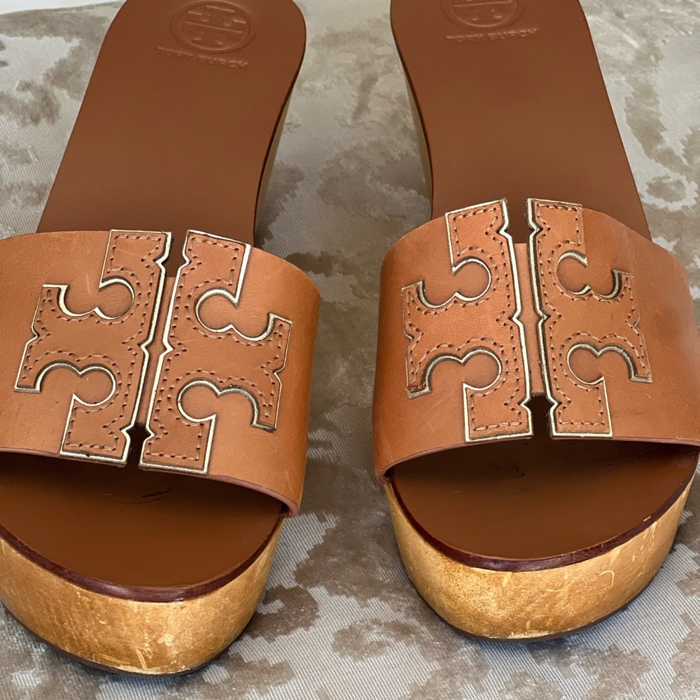 Tory Burch Tan and Gold Sandals - Picture 3 of 5